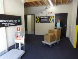 Nevada Blue Diamond U-Haul Moving & Storage at Tropicana photo 7