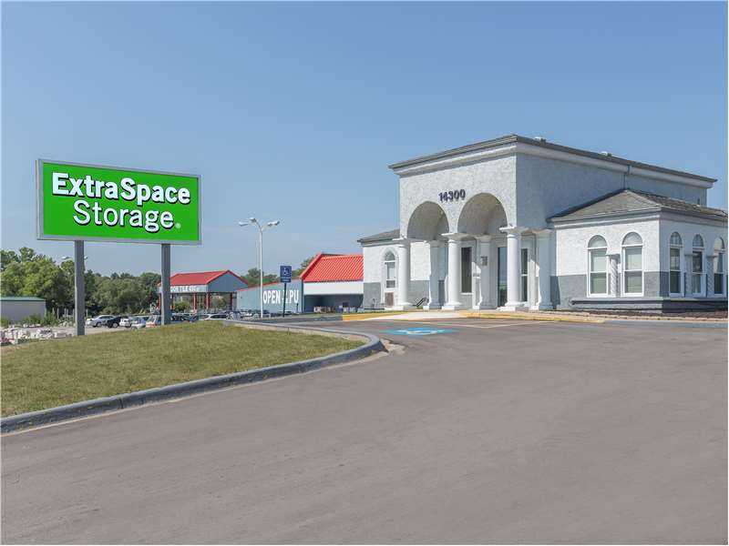 Missouri Blue Springs Extra Space Storage photo 3