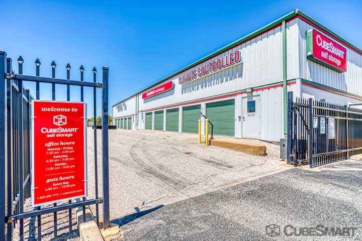 Missouri Saint Louis CubeSmart Self Storage photo 7