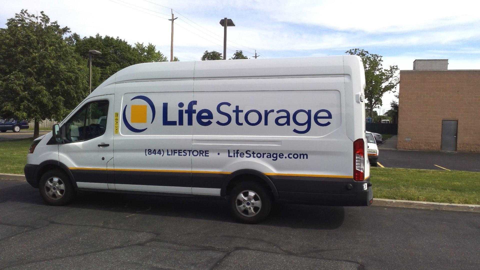 New York Long Island Life Storage photo 5