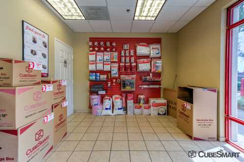 Maryland Capitol Heights CubeSmart Self Storage photo 3