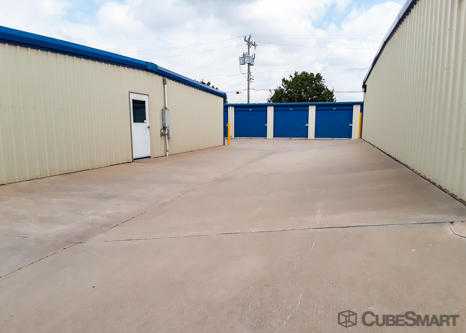 Oklahoma Edmond CubeSmart Self Storage photo 3