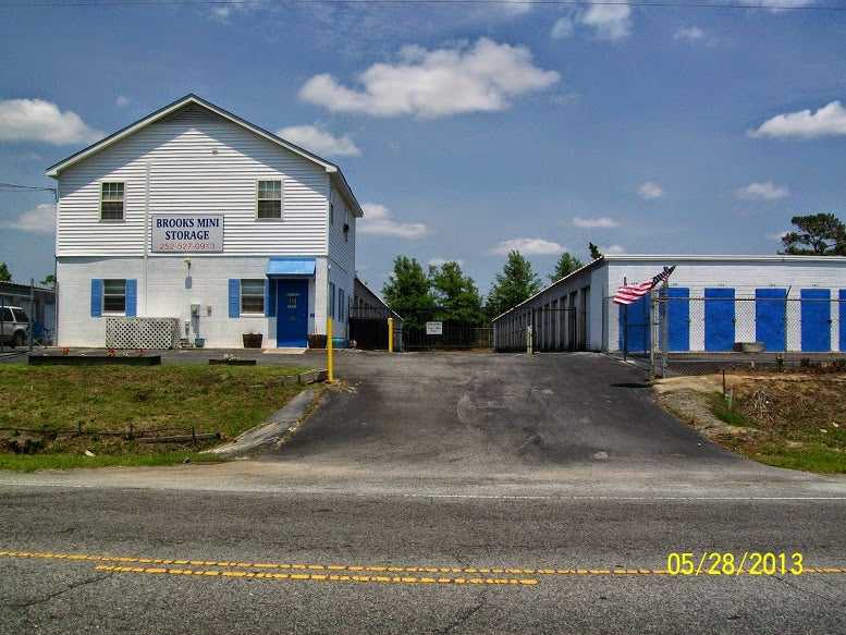 North Carolina New Bern Brooks Mini Storage photo 3