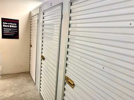 New Jersey Jersey City Local Locker Storage photo 3