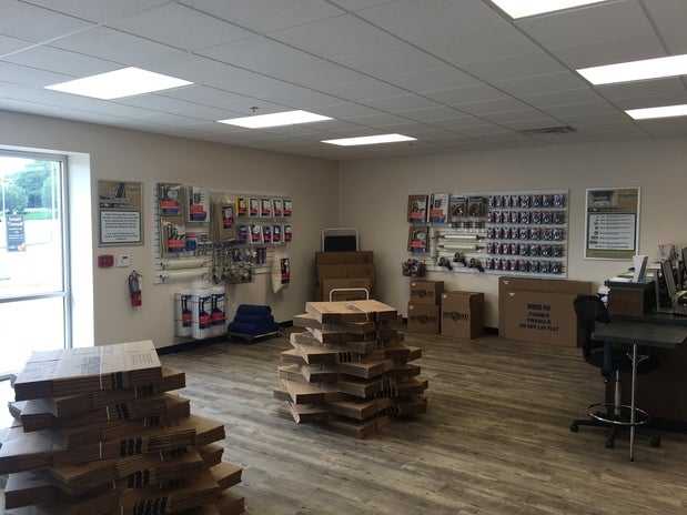 North Carolina Hendersonville Midgard Self Storage photo 3