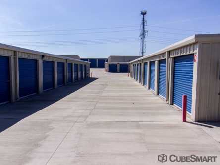 Texas Grand Prairie CubeSmart Self Storage photo 3