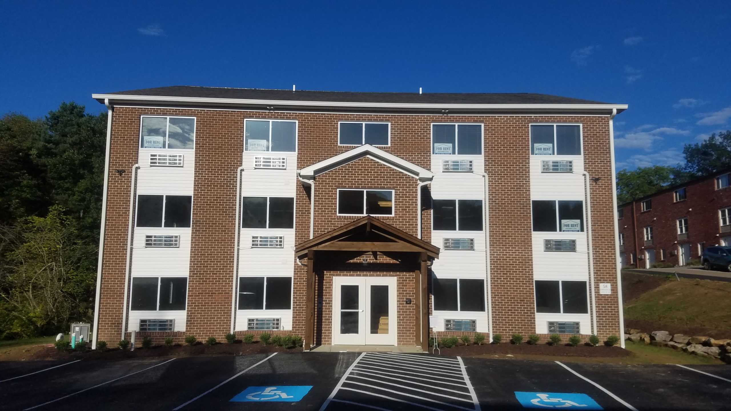 Pennsylvania Butler Hampshire Estates Apartments and Self Storage photo 5