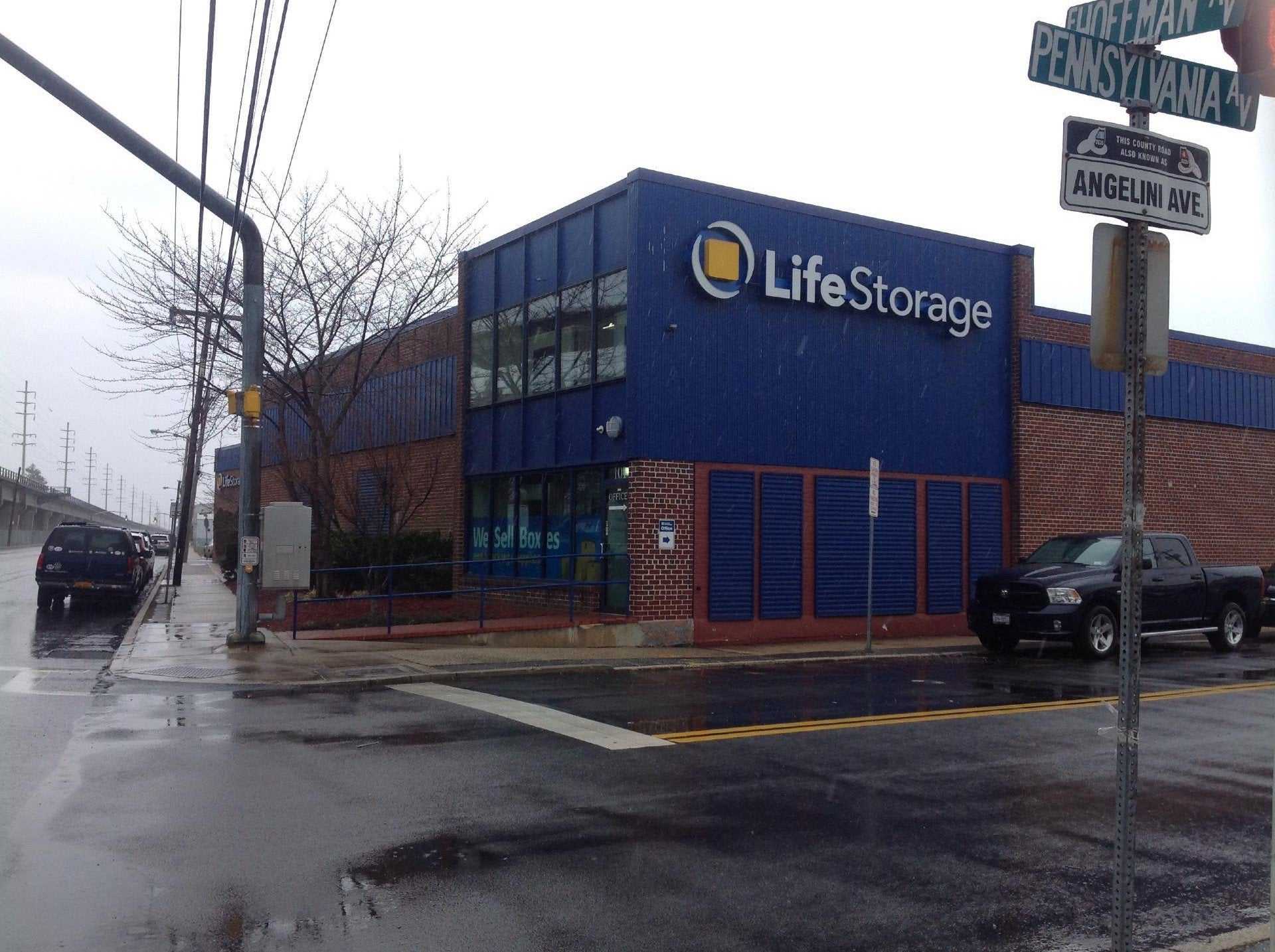 New York Hicksville Life Storage photo 5